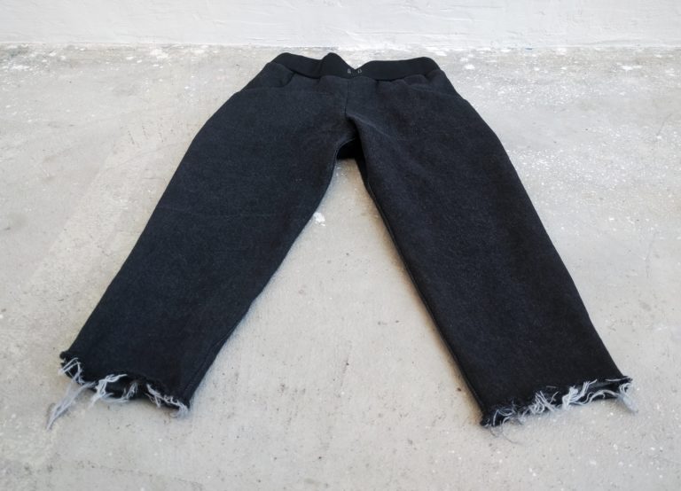 Jeans mit offenem Saum - DIYCTATORS