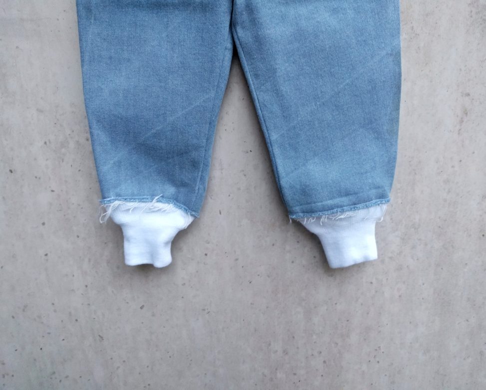 Jeans Mit Fransensaum Und Weissem Bundchen Diyctators