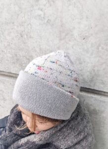 Strickanleitung – Doppellagige Mütze mit asymmetrischer Krone