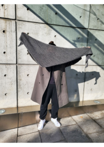 Drei Tücher mit Streifen # 2 Tuch in Grau und Schwarz