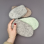Gestrickte Hausschuhe in verschiedenen Größen