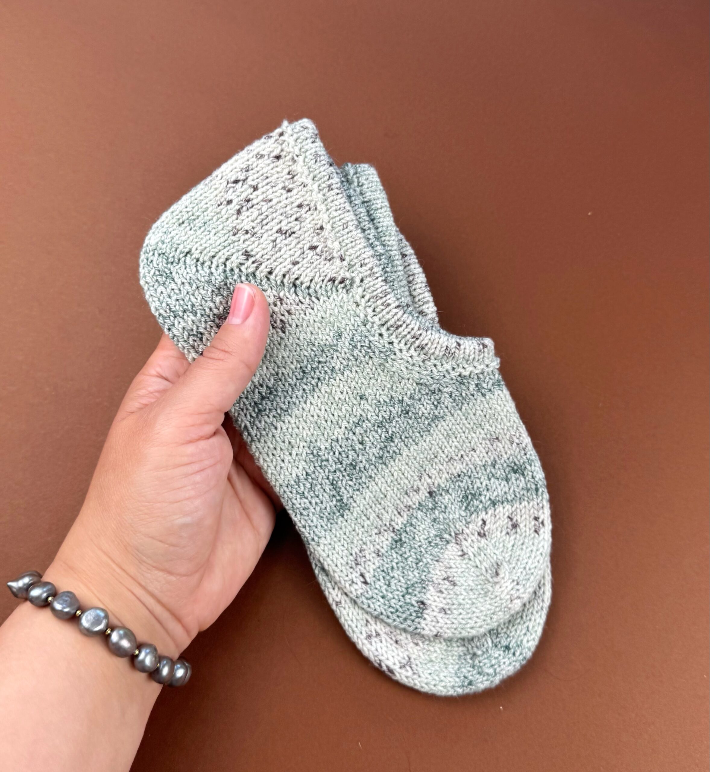 Sneaker-Socken stricken: Kostenlose Anleitung für Sommersocken (3 Größen)